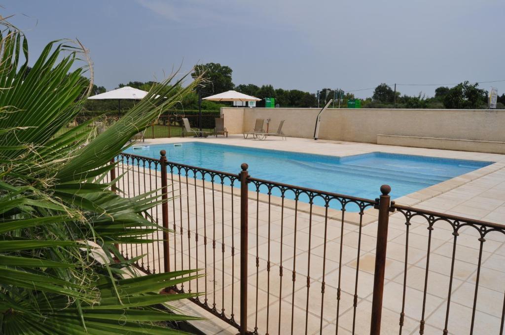 Hotel Les Mimosas Lunel  Esterno foto